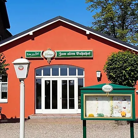 Zum Alten Bahnhof 3*
