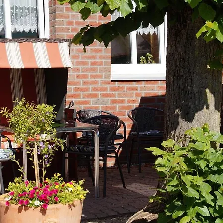 Zum Alten Bahnhof 3*