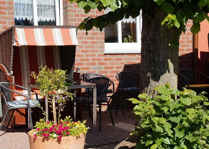 Zum Alten Bahnhof 3*